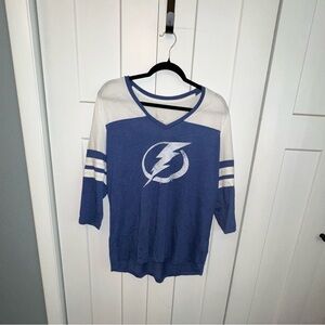 Women’s Fanatics Blue and White Tampa Bay Lightning T-Shirt xl. NWOT